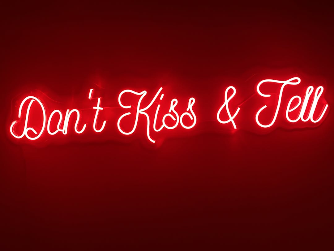 Don't Kiss & Tell (Bar / Bistro / Restaurant Neon Sign)